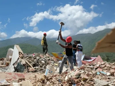 Aumenta a 3.899 la cifra de fallecidos tras los terremotos en Venezuela