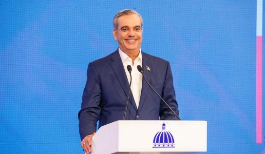 Abinader rinde homenaje a los padres en jornada ‘Padres que Protegen’