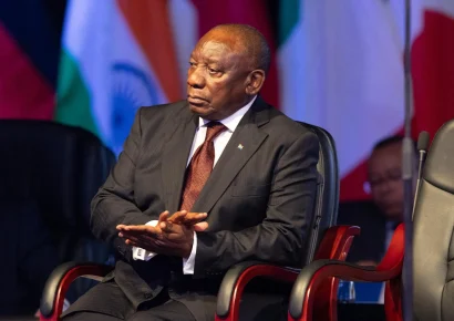 Ramaphosa pide alto el fuego en RDC y rechaza restricciones por ébola
