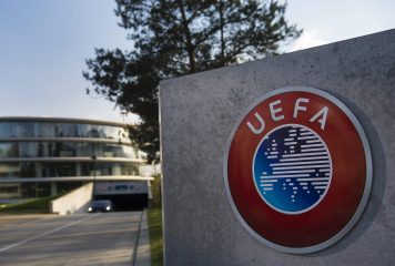 UEFA acusa a FIFA de usar el fútbol para enriquecerse