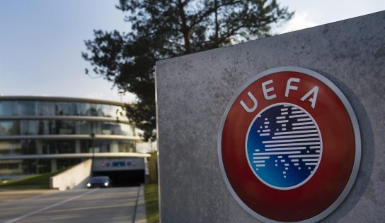 UEFA acusa a FIFA de usar el fútbol para enriquecerse