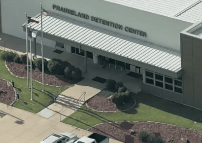 Condenan a siete por ataque armado frente a centro de detención en Texas