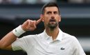 Djokovic avanza a tercera ronda en Wimbledon tras vencer a Tsitsipas