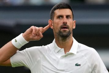 Djokovic avanza a tercera ronda en Wimbledon tras vencer a Tsitsipas