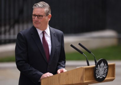 Keir Starmer deja el cargo de primer ministro británico y asegura que su labor está cumplida