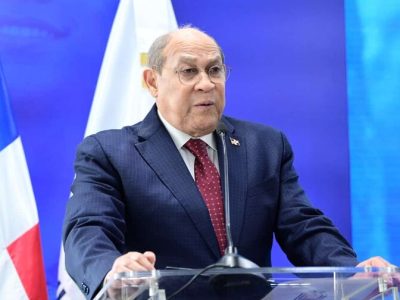 Santos Badía: universidades deben liderar transformación educativa