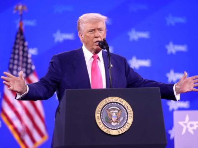 Trump defiende política «EE. UU. primero» en Míchigan