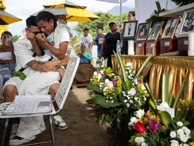 Venezolano despide a seis familiares fallecidos en terremotos de La Guaira