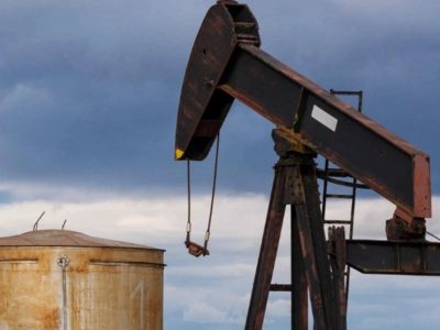 Brent cayó a 76,8 dólares pese a ataques EE.UU.–Irán