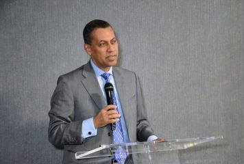 Presentarán en Miami obra de Guido Gómez Mazara que analiza la evolución política de República Dominicana