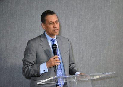Presentarán en Miami obra de Guido Gómez Mazara que analiza la evolución política de República Dominicana