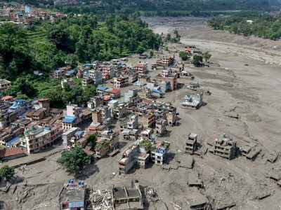 Riada en Nepal deja a unas 93.000 personas afectadas y dificulta las labores de rescate