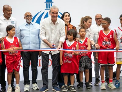Abinader inaugura obras deportivas que beneficiarán a jóvenes de Capotillo y Villa Francisca