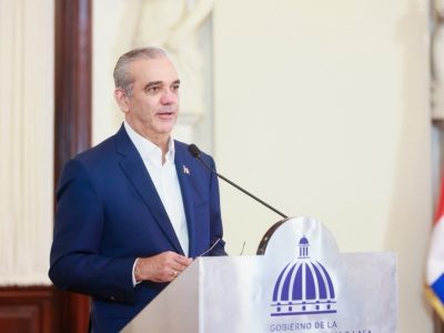 Abinader impulsa libre competencia en telecomunicaciones