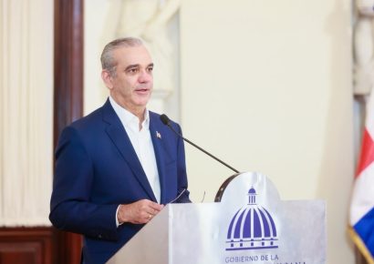 Abinader impulsa libre competencia en telecomunicaciones