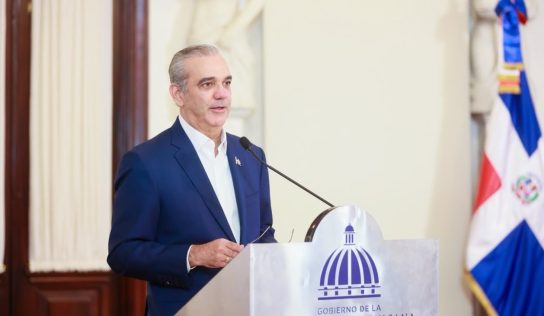 Abinader impulsa libre competencia en telecomunicaciones
