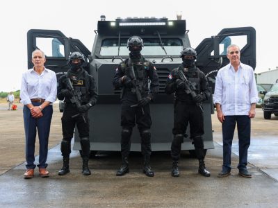 Presidente de Honduras expresa interés en adquirir aviones y vehículos blindados ensamblados en República Dominicana