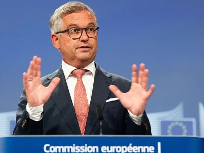 La Comisión Europea impulsa una directiva para sancionar la colaboración con la migración irregular