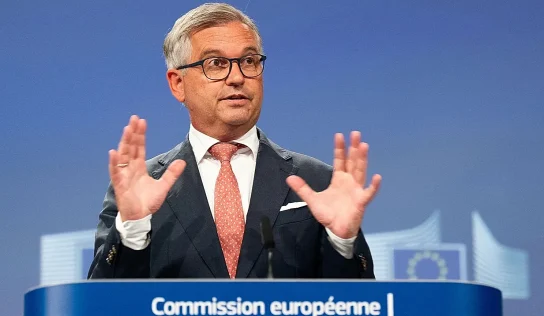 La Comisión Europea impulsa una directiva para sancionar la colaboración con la migración irregular