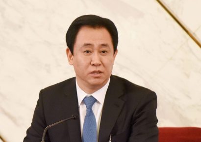 China condena a cadena perpetua al fundador de Evergrande por fraude financiero