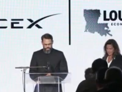 Un cura católico da inicio a evento de SpaceX: una mezcla de ciencia y fe