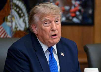 Trump admite escasez de armas pero asegura munición para guerra con Irán