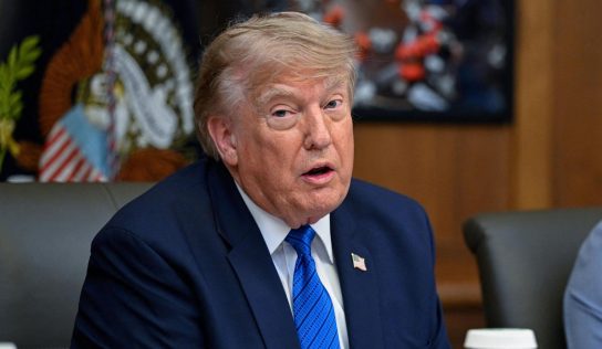 Trump admite escasez de armas pero asegura munición para guerra con Irán