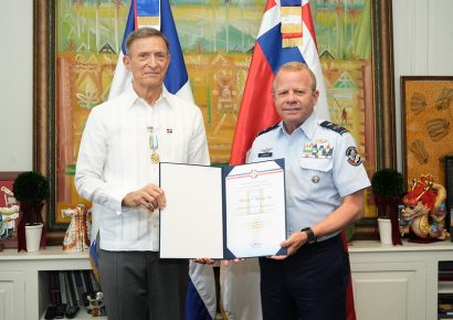 Fuerza Aérea reconoce al canciller Roberto Álvarez con la medalla “Vuelo Panamericano”