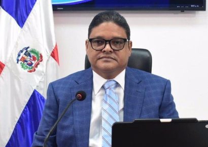 Presidente Abinader inicia cambios en el tren gubernamental: designa a general Juan Manuel Méndez en INTRANT