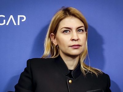 Olga Stefanishina deja puesto clave en Washington por decisión personal