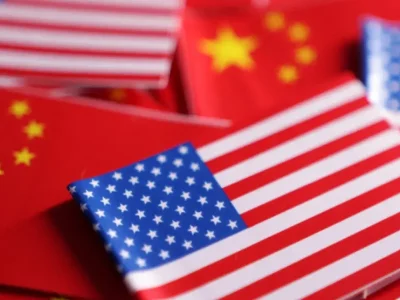 EE. UU. prohíbe importaciones de 43 empresas chinas por presuntos vínculos con trabajo forzoso
