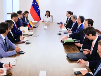 Delcy Rodríguez se reúne con delegación de EE.UU. para abordar recuperación económica de Venezuela