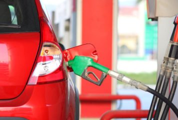 Gobierno congela combustibles y aplica rebajas al avtur y kerosene