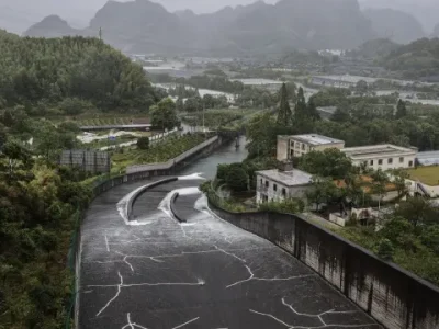 China activa alerta roja por llegada del tifón Dolphin