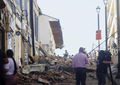 Terremoto de magnitud 7,4 deja al menos 18 muertos y decenas de edificios colapsados en Colombia