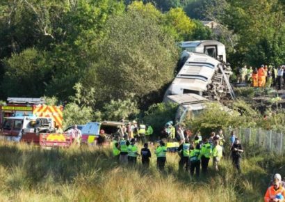 Dos heridos graves y nueve lesionados por descarrilamiento en Inglaterra