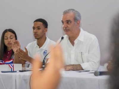 Abinader entrega 436 becas del ITLA a jóvenes de Pedro Brand