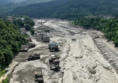 China atribuye devastadora riada en Nepal al colapso de un glaciar por el calentamiento global