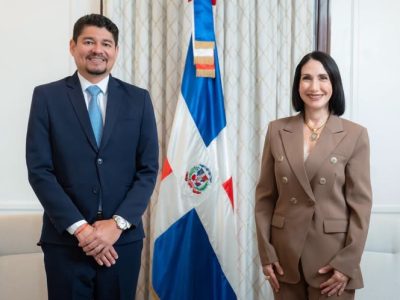 Raquel Arbaje recibe al primer caballero de Costa Rica durante visita por los Juegos Centroamericanos y del Caribe