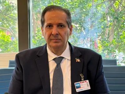 Ministro de Salud Pública fortalece alianzas académicas en Harvard y expone avances del sistema sanitario en Washington