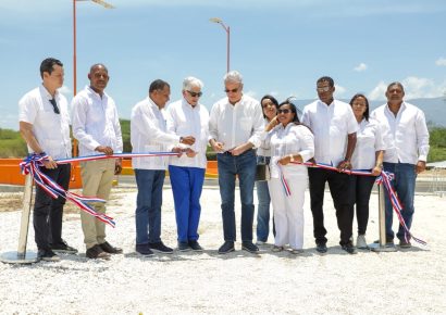 Abinader inaugura puente, calles y escuela técnica en Sur