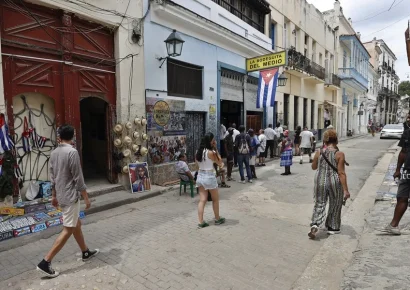 Cuba autoriza la creación de cadenas privadas de tiendas y restaurantes como parte de una reforma comercial