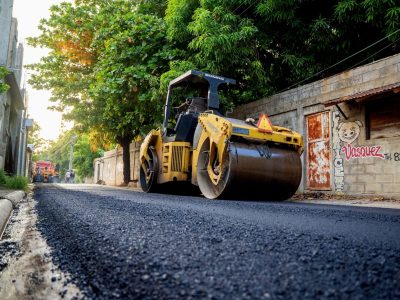 Puerto Plata avanza con programa de asfaltado en barrios