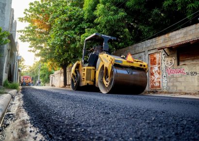 Puerto Plata avanza con programa de asfaltado en barrios