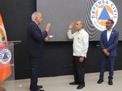 Andrés Bautista juramenta nuevo presidente de la Comisión Nacional de Emergencias