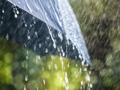 Onda tropical y vaguada provocarán lluvias este domingo