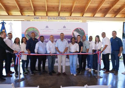 Gobierno lleva energía solar a ocho comunidades de Pedro Santana