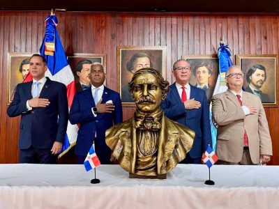 Embajada dominicana en Arabia Saudita recibe bustos de Juan Pablo Duarte