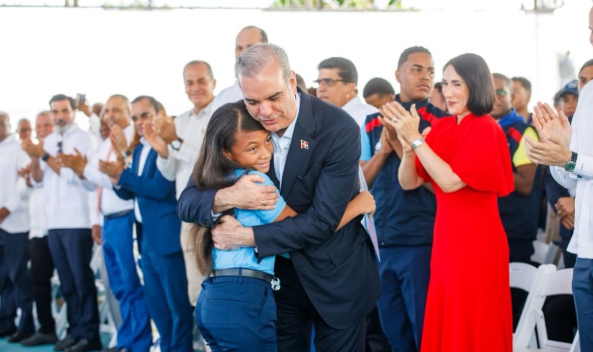 Gobierno del presidente Luis Abinader logra la máxima calificación y excelencia del cuerpo docente nacional