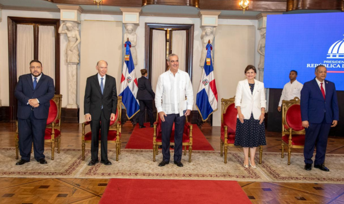 Presidente Abinader anuncia nueva sede para la Academia Dominicana de la Historia en su 95. ° aniversario